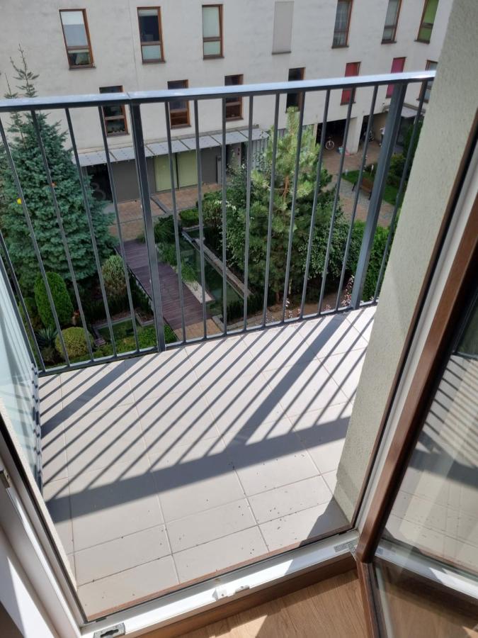 Aparthotel Warsaw Central: Balcony Retreat with Parking Exterior photo